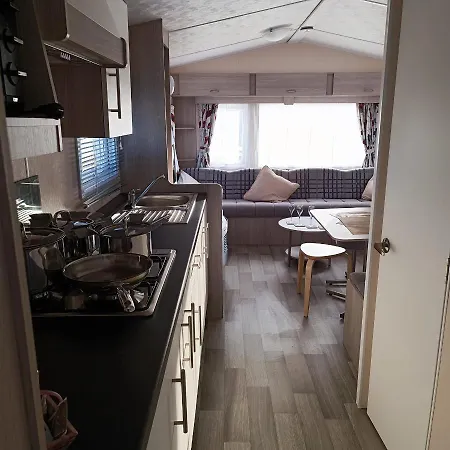 Caravan Aan Zee Arnani キャンプ場 *